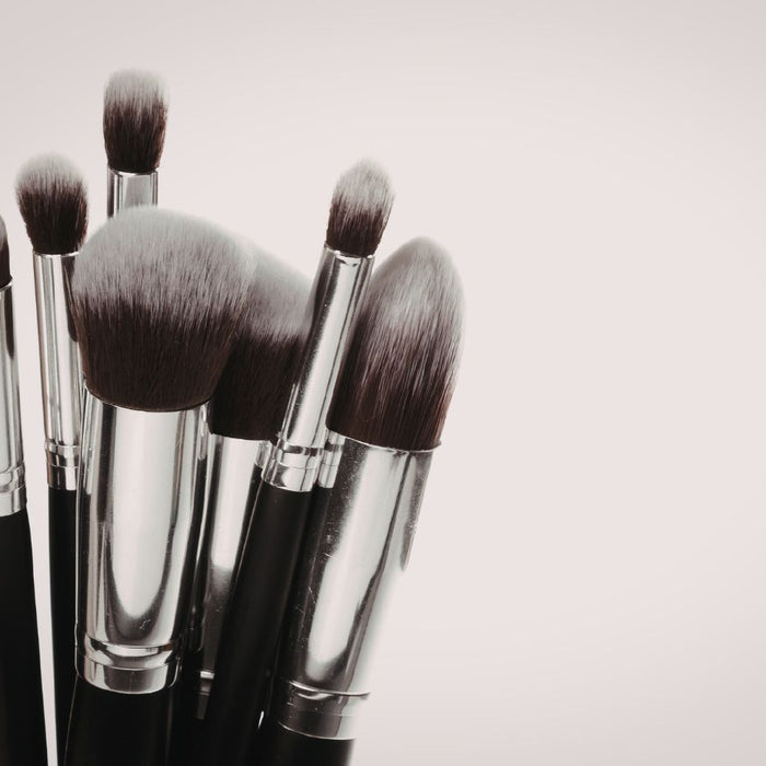A Complete Guide to Makeup Brushes and Applicators