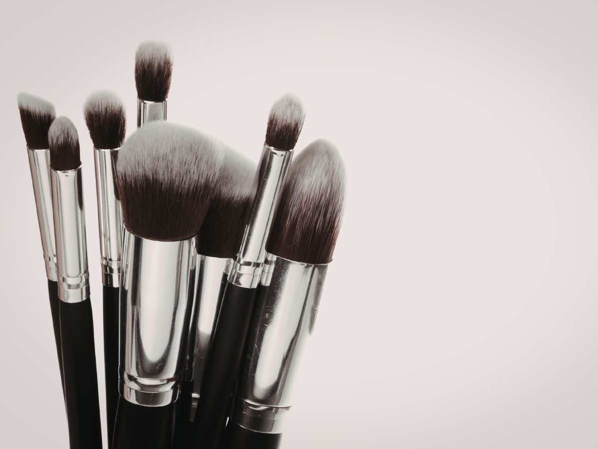 A Complete Guide to Makeup Brushes and Applicators