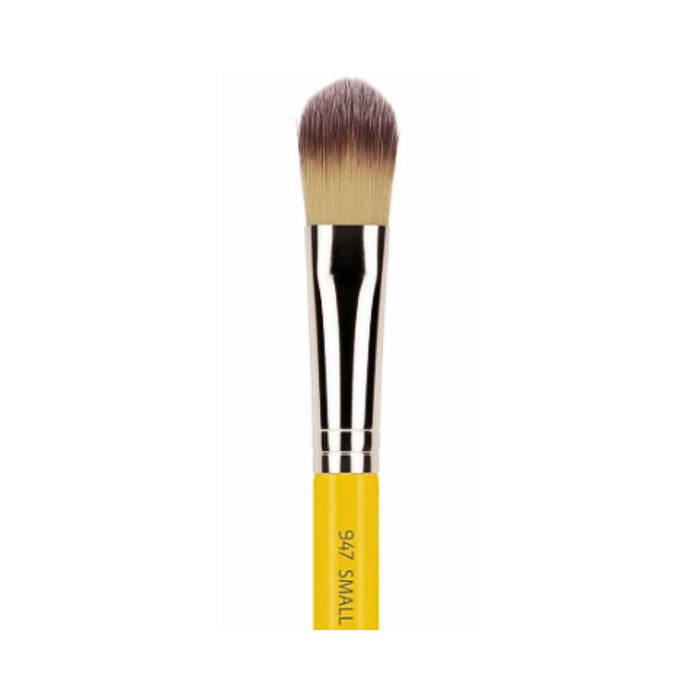 Bdellium Studio Brush 947 Small Foundation closeup