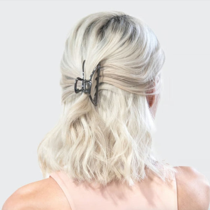 Kitsch Metal Claw Clip hematite in model hair