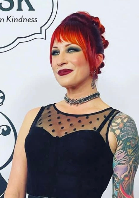 Professional Prosthetic Removal with Chloe Sens