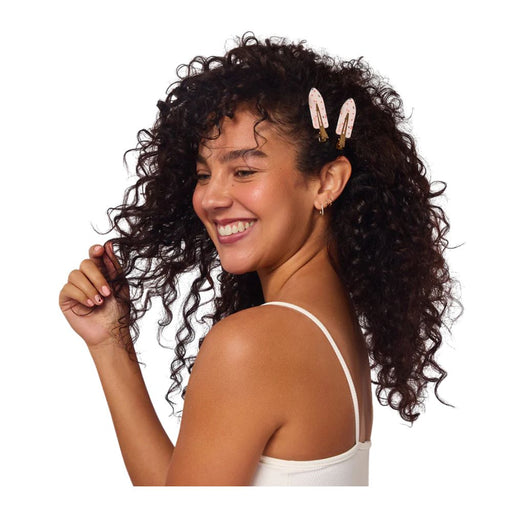 Kitsch Creaseless Clips Cherry Print model