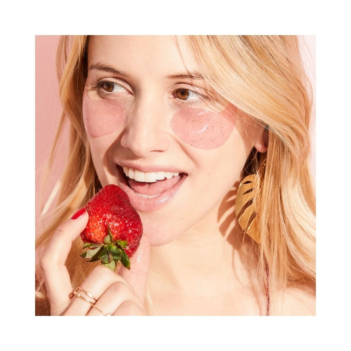 Patchology Serve Chilled Rose Eye Gels Model Strawberry 